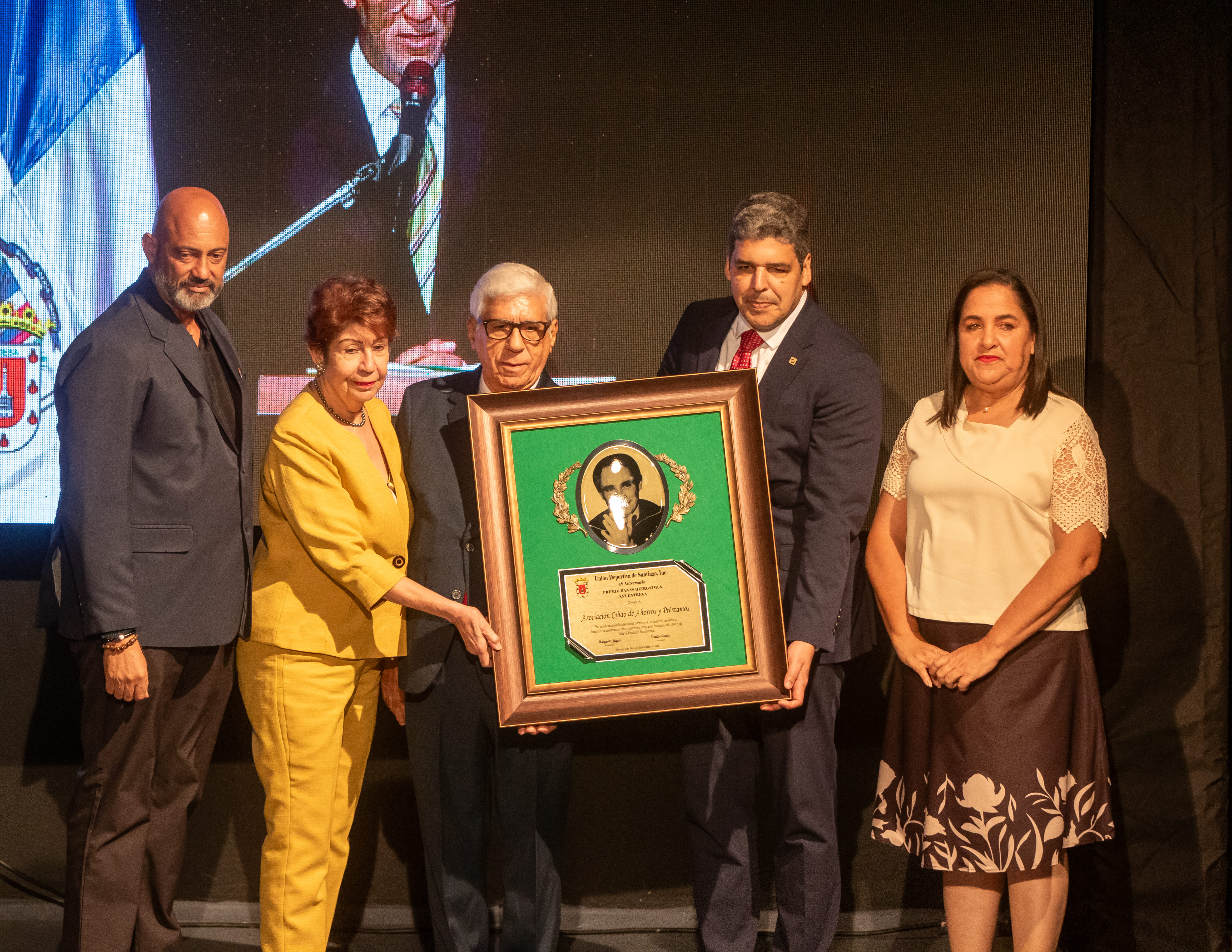 Asociación Cibao recibe Premio Hanns Hieronimus por su apoyo al deporte