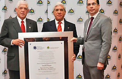 ASOCIACIÓN CIBAO RECIBE PREMIO A LA EXCELENCIA EMPRE...