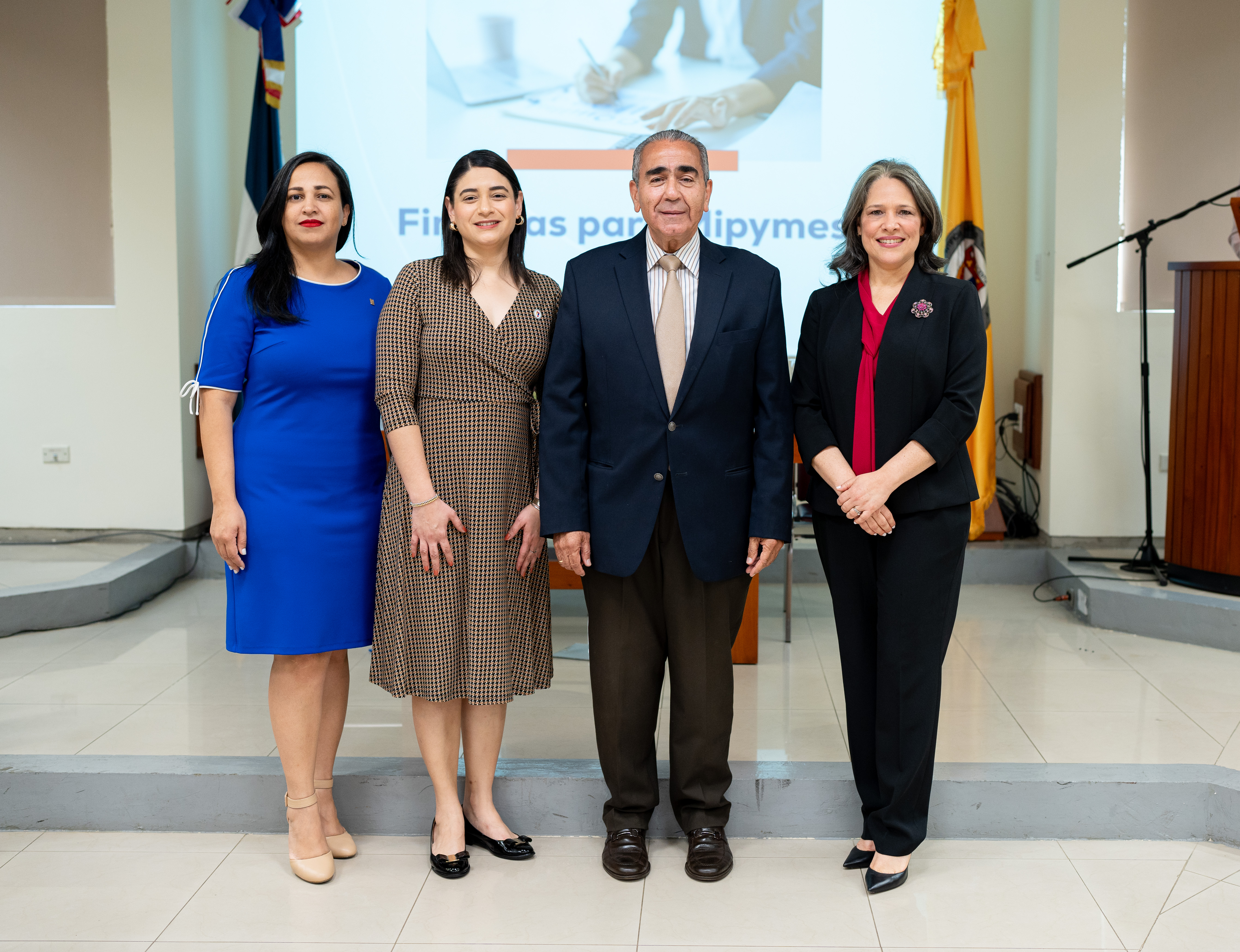 ACAP capacita a pequeños comerciantes con programa F...