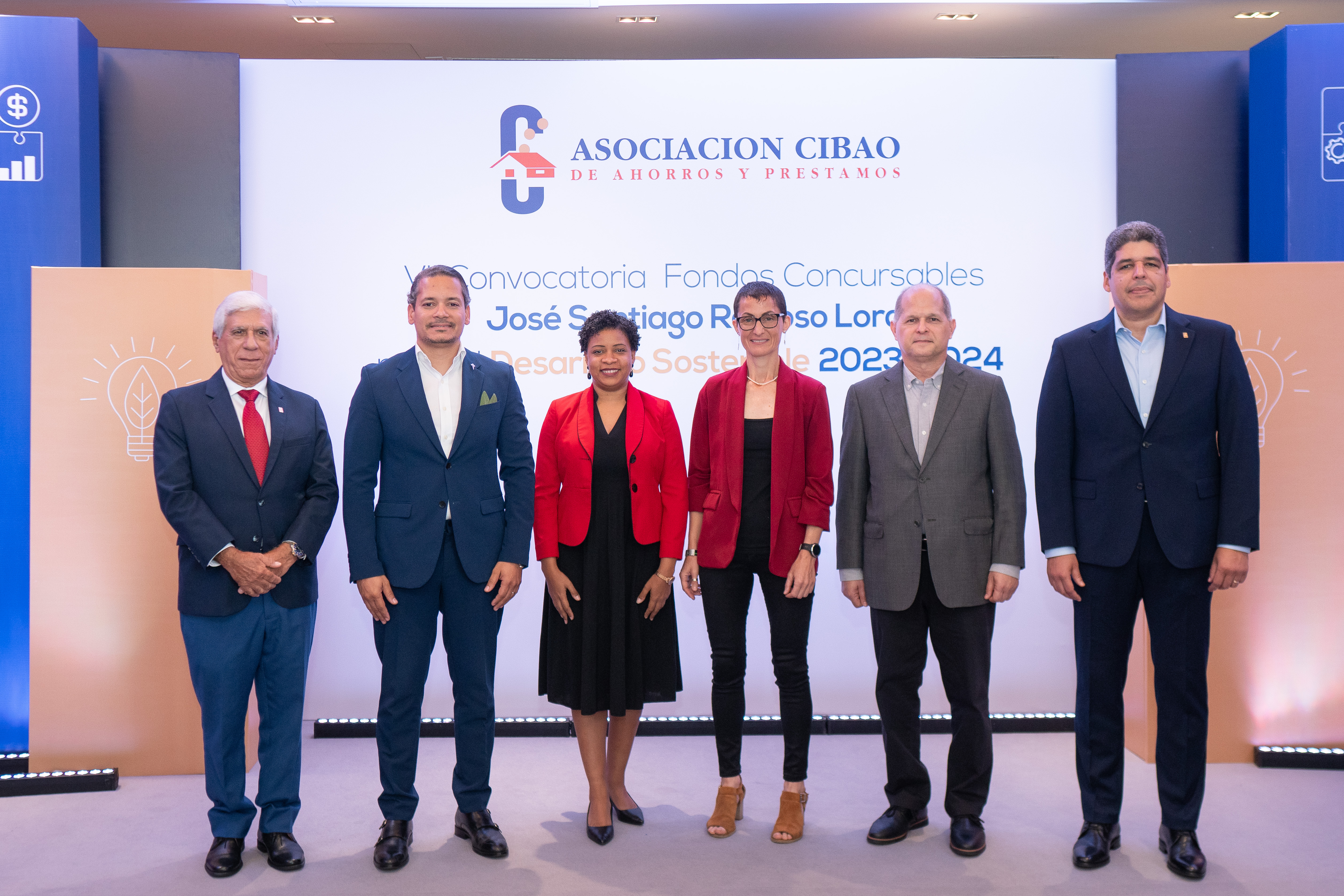 Asociación Cibao entrega fondos para desarrollo de p...